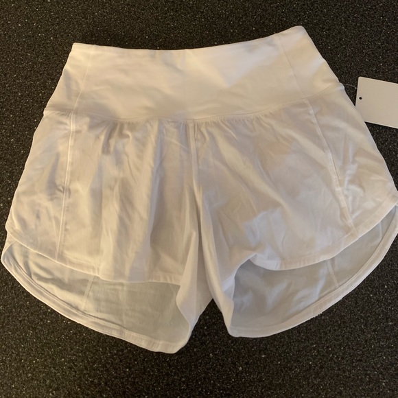 ❌Sold❌ Lululemon High Rise Speed Up shorts - Picture 3 of 8